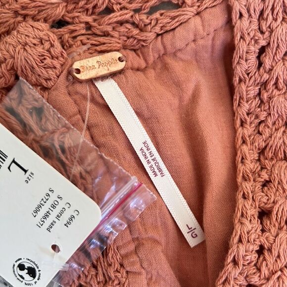 NWT Free People Megan crochet coral sand top L - Picture 12 of 15
